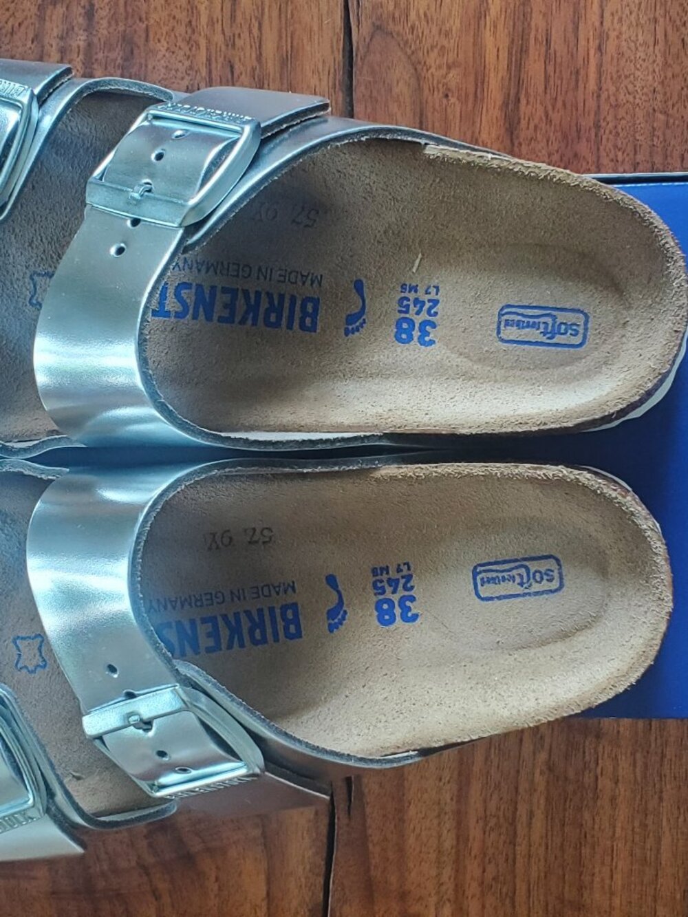 Birkenstock Arizona sandals In silver color Size 38 like new - Picture 2 of 4